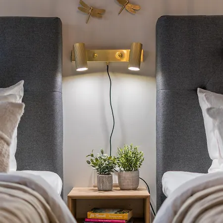 Inf34i - Modern & Bright Εστεπόνα