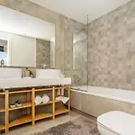 Inf3.4i - Modern Bright Apartment