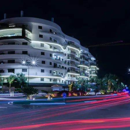 Inf3.4i - Modern Bright Apartamento Estepona