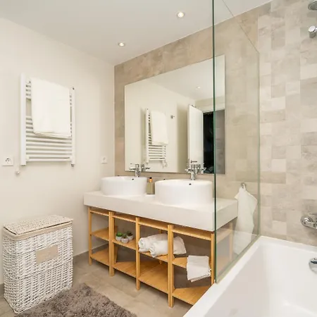 Inf34i - Modern & Bright Апартаменти Естепона