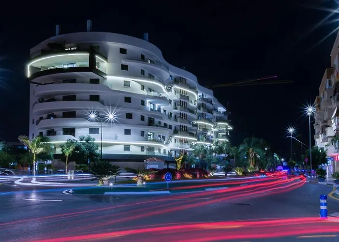 Inf3.4i - Modern Bright Apartment Estepona